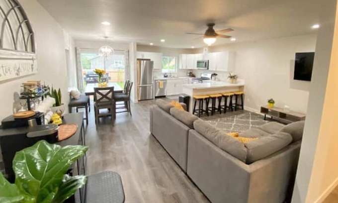 Russian Jack Park Casa | Spacious Honeycomb Hideaway with Full Office, Free Laundry and Garage