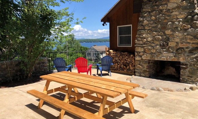 Gilford Casa | Spacious house across the street from Lake Winnipesaukee