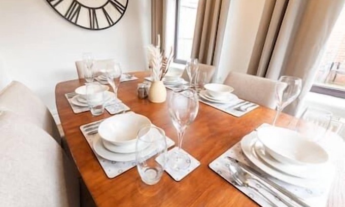 Wyken Casa | Spacious House - FREE Wi-Fi
