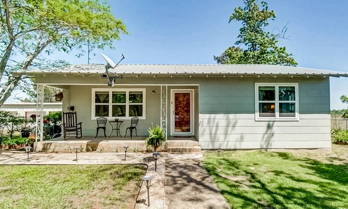 Smithville Casa | Spacious House in Charming Smithville - Dog-Friendly with patio