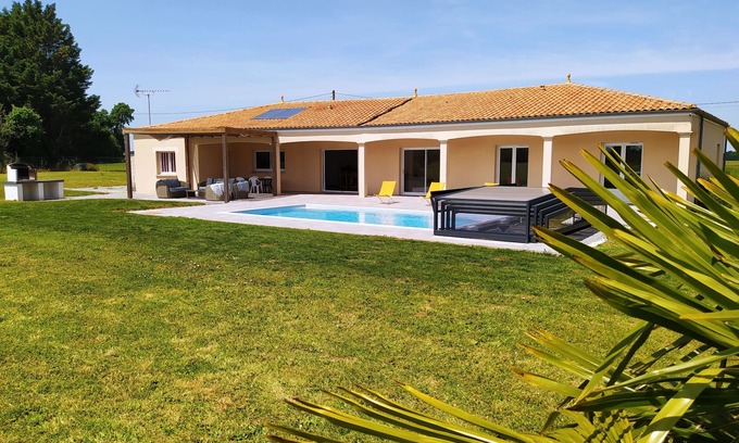 Sainte Gemme Villa | ESPACIOSA CASA EN PAZ CON PISCINA