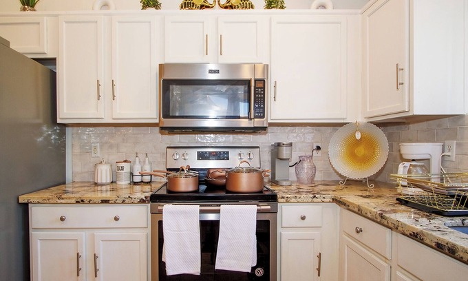 Sundance Ranch Casa | Spacious house in lovely Phoenix with free WiFi, AC, BBQ & Hotel rooms style