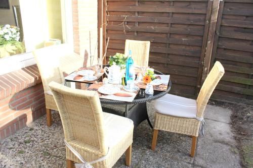 Tinnum Casa | Spacious House in Sylt-Ost, Garden