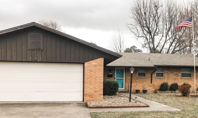 Springdale Casa | Spacious House in the Heart of NW AR w/ Office and Game Room