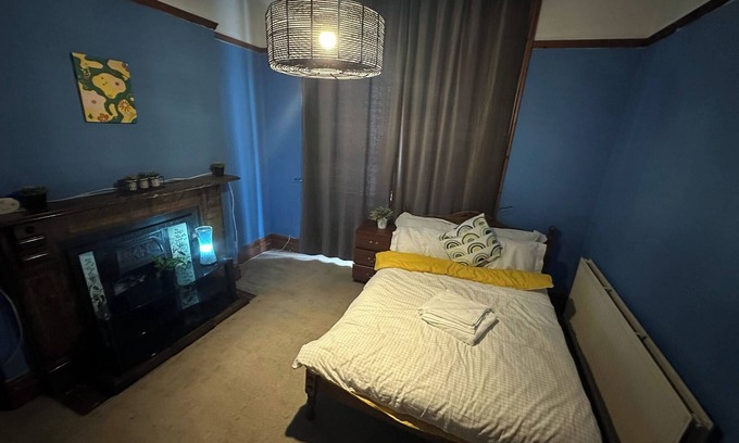 Walsall Casa | Spacious House- Parking, Garden & Central Location