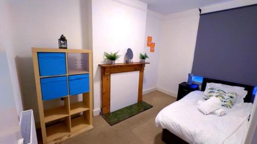 Walsall Casa | Spacious House- Parking Garden & Central Location