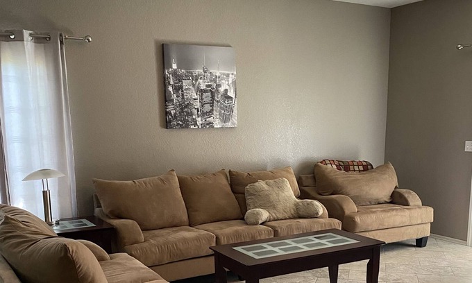 Casa Grande Casa | Spacious House w/ a Washer + Private Bathroom