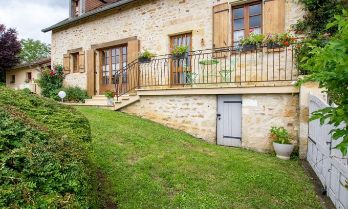 Cherveix-Cubas Cabaña | Casa rural con wifi, jardín y BBQ en Cherveix-Cubas, cerca de Montignac, ideal para familias