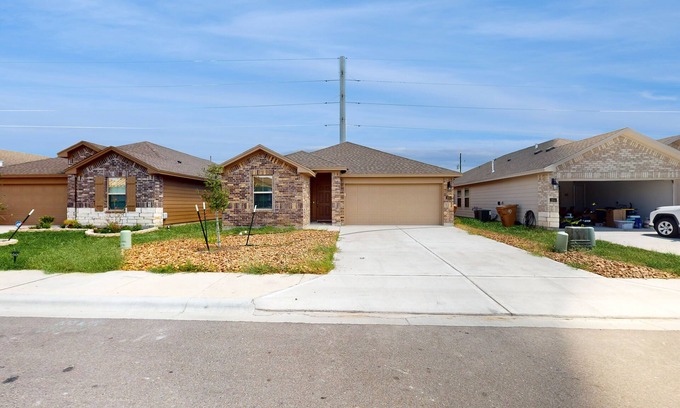 Flour Bluff Casa | Spacious house with enclosed yard, AC & near local attractions