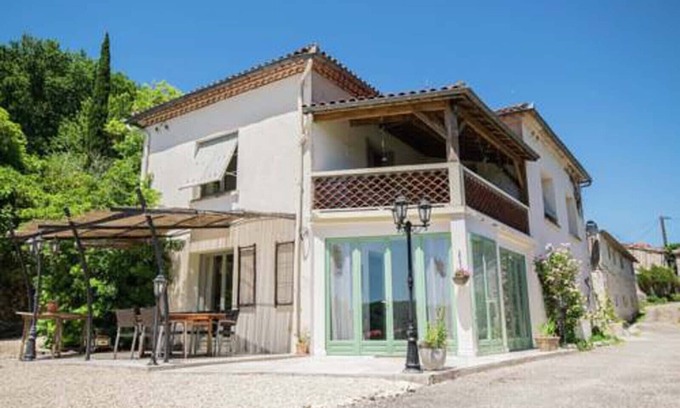Courbiac Casa | Spacious house with 3 bedrooms and their own bathroom and toilet.