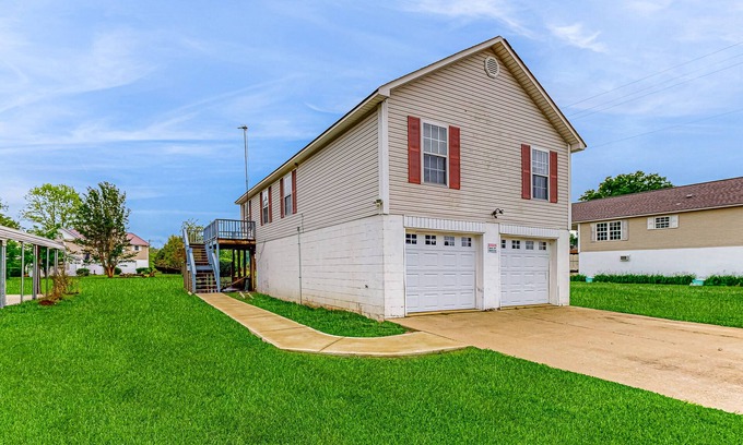 Counce Casa | Spacious house with free wifi, private W/D - dog friendly