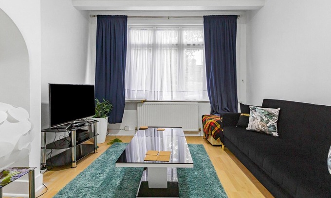 Tottenham Hale Casa | Spacious House with Garden | Pass the Keys