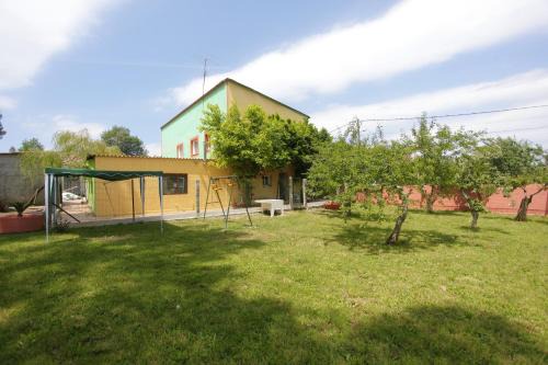 Touro Casa | Spacious House with Garden in Touro – Family-Friendly
