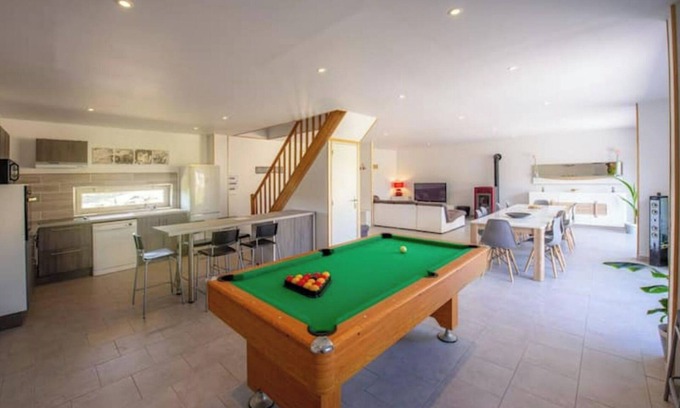Curcy-sur-Orne Casa | SPACIOUS HOUSE WITH JACUZZI AND SAUNA