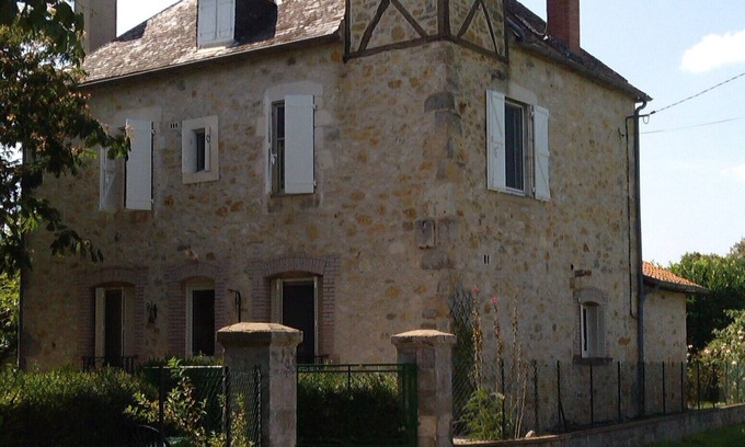 Vayrac Casa | Spacious House with large garden in Dordogne valley close to Rocamadour.