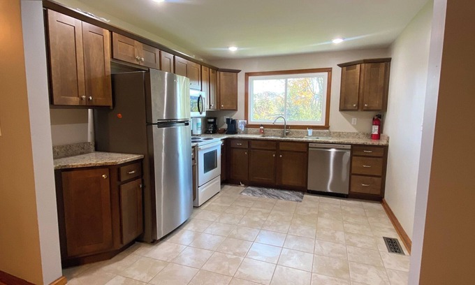 Powell Casa | Spacious house with large front and back yard, recently renovated