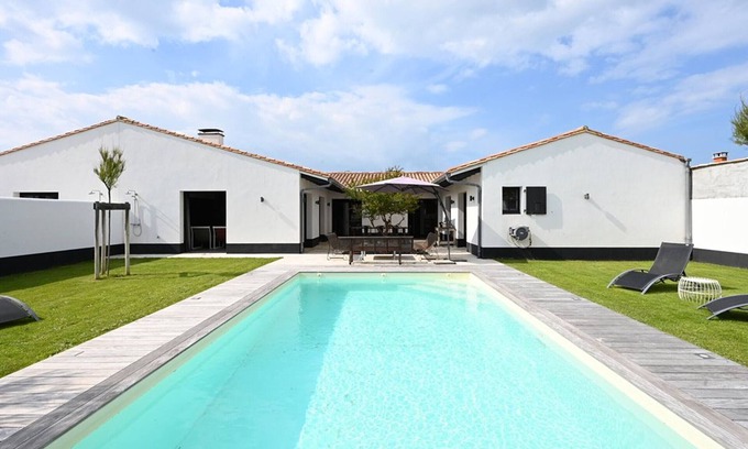 Ars-en-Re Casa | Casa amplia con aparcamiento cerca del mar