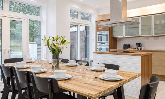 Manchester Casa | Spacious House With Parking Near Heaton Park