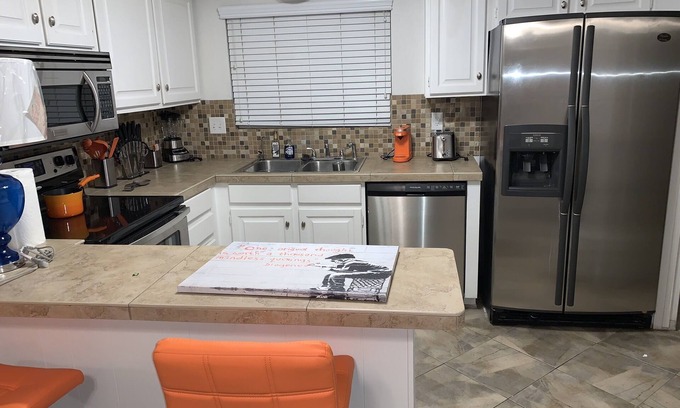Dobson Ranch Casa | Spacious huge backyard, BBQ, Fire pit and Fooseball table