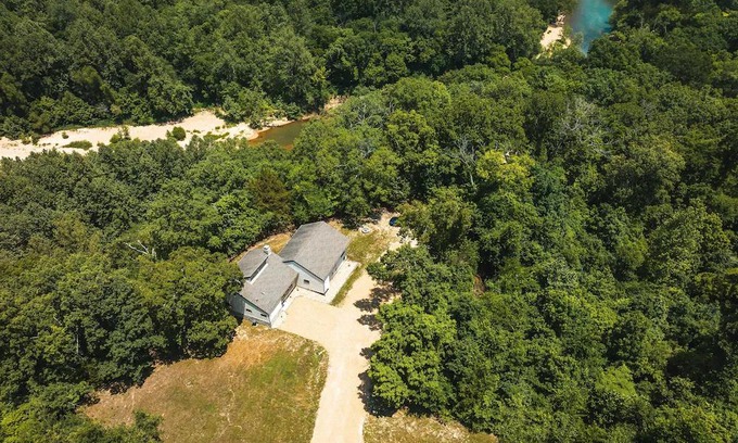 Steelville Casa | Spacious hunting lodge hideaway with stunning views and Private River Access
