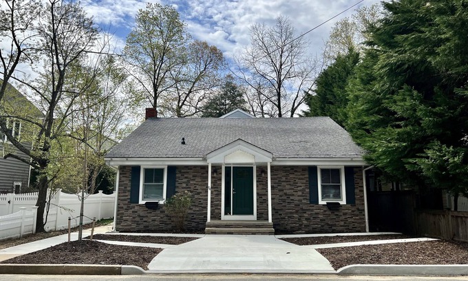 The Pines Casa | SPACIOUS, RENOVATED "IN-TOWN" REHOBOTH BEACH HOME - 84 Kent St.