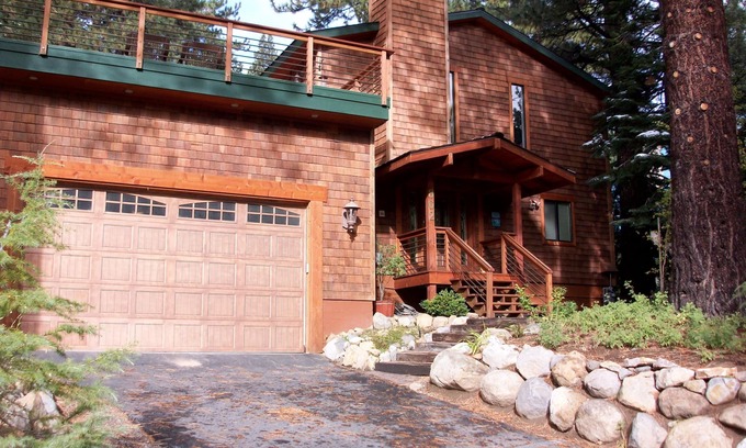 Incline Village Casa | Amplio Incline Village Home HotTub, cubiertas y chimeneas TARIFAS ESPECIALES DISPONIBLES