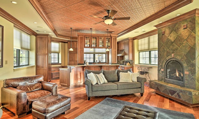 St. Joseph Historic Neighborhood Apartamento | Spacious Indianapolis Condo w/ Private Gym!