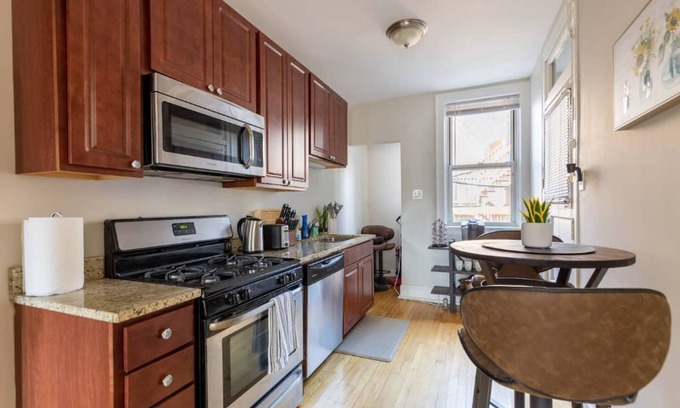 Ravenswood Casa | 🌟Spacious|Inviting 2BR Heart of Lively Lincoln Sq🌟