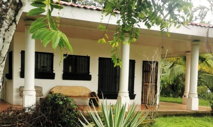 Parrita Casa | Isla Palo Seco Pool home, 3-bedroom house with AC & Wi-Fi in Parrita