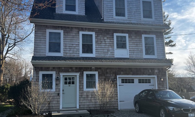 Jamestown Casa | Spacious Jamestown House - 6 Miles to Newport - Minutes from Beach