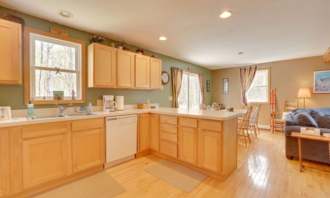 Jay Cabina | Spacious Jay Peak Vacation Rental w/ Mountain View