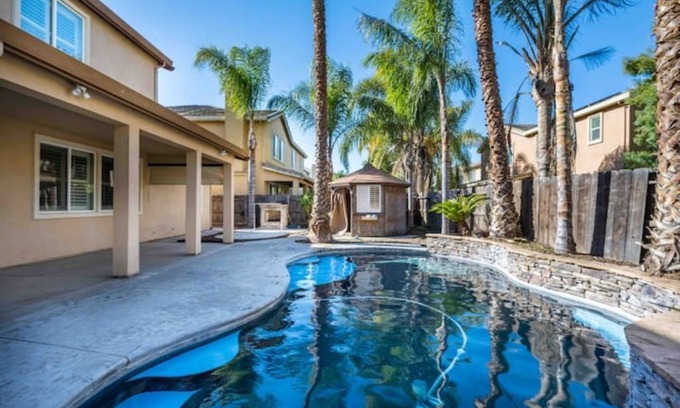 Stanislaus County Casa | Spacious Kid Friendly Lux Home w/Pool, BBQ,Garage