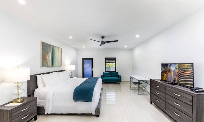 The Bight Hotel | Modern, Spacious KING Bedroom in Boutique Hotel - Pool, Bicycles, Beach access