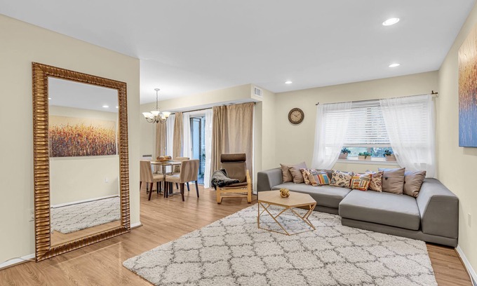 North Bethesda Condominio | Spacious - King & Queen Beds - NIH - Pike & Rose