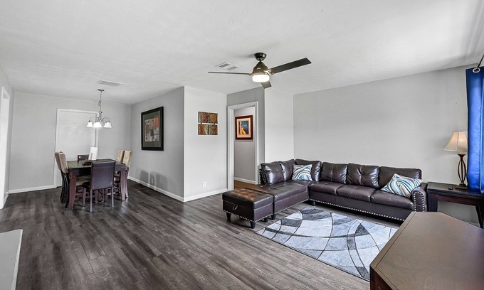 La Marque Casa | Spacious La Marque Home w/ King Bed & Modern Perks