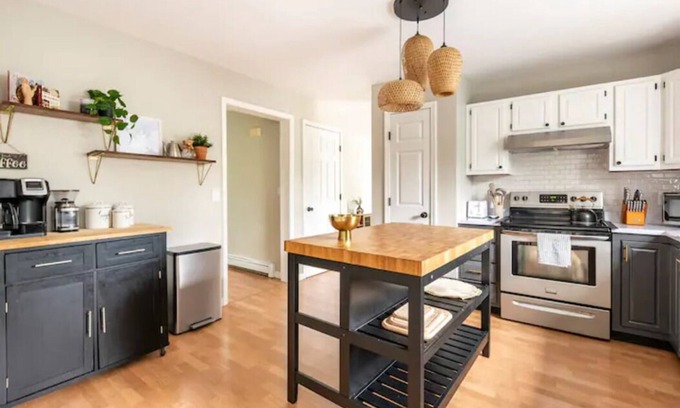 Athens Casa | Spacious Lake Community House near Hudson