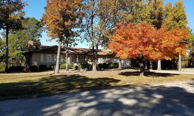 Mountain Home Casa | Spacious Lake House with View of Norfork Lake