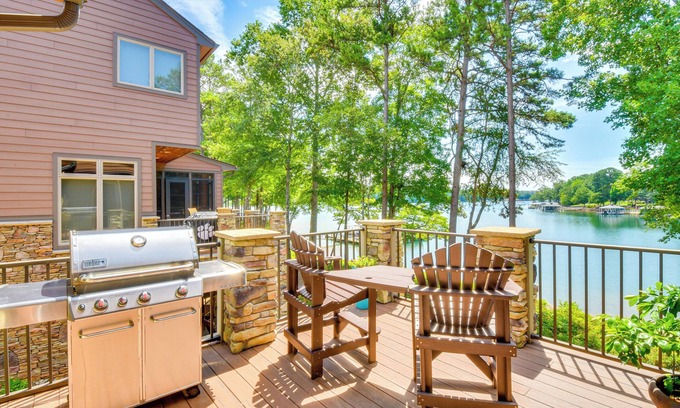 Saxony Forest Casa | Spacious Lake Keowee Home: Boat Slip & Pool Access