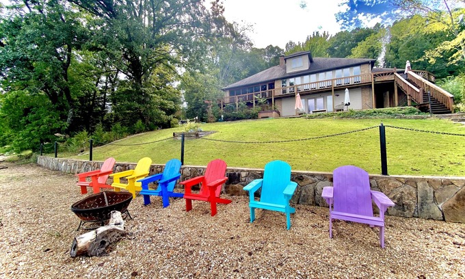 Linn Creek Casa | Spacious Lake of the Ozark Home w/ Large Dock, Hot Tub, and Yard