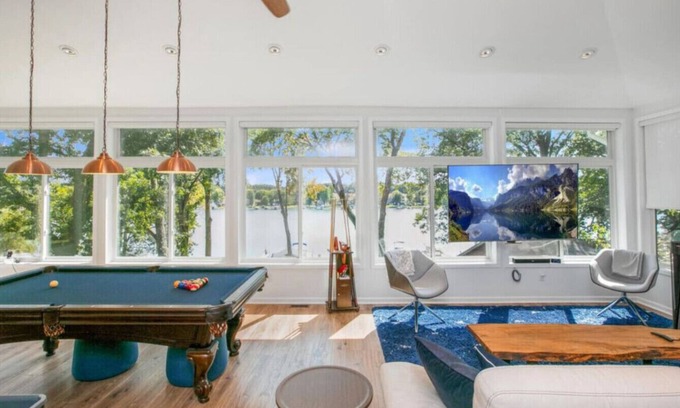 Vandalia Casa | Spacious Lake Stay Hot Tub 11 Bed Pool Table