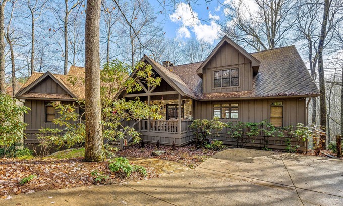 Lake Toxaway Casa | Spacious Lake Toxaway Home with Golf Course Views