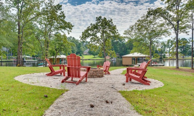 Milledgeville Casa | Spacious Lake Sinclair Vacation Rental with Dock!