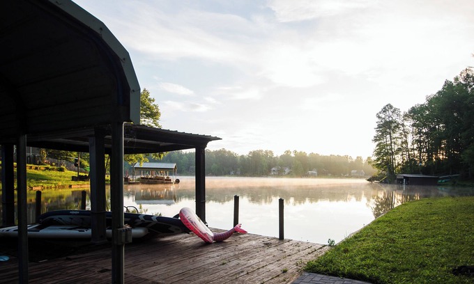 Oconee County Casa | Lakefront Spacious Oasis on Private Lake with Large Dock. Pet-Friendly!