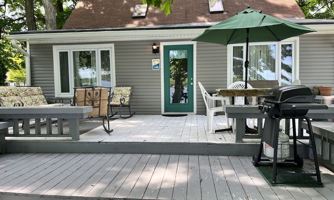 Norway Cabaña | Spacious Lakefront House, Walkable to Indiana Beach