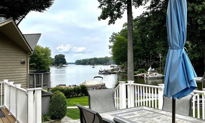 Locust Grove Casa | Spacious Lakefront Retreat at Quiet Cove