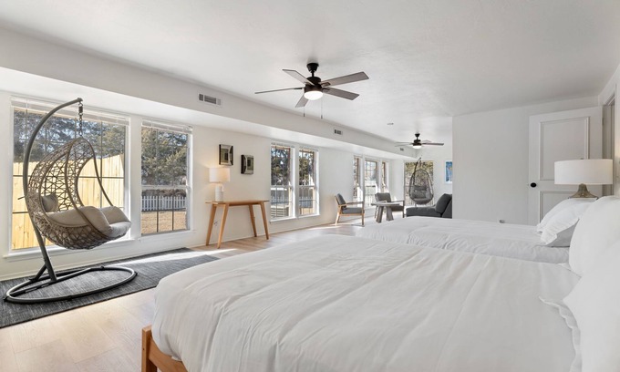 Warr Acres Casa | Spacious Lakefront View With Hot Tub and Pool NH