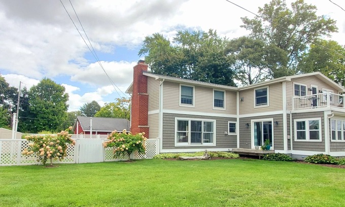 Ferrysburg Casa | Spacious lakeview home within minutes of beaches, state parks and shopping.