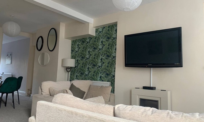 Lancaster Casa | Spacious Lancaster City Centre Hide Away With Garden