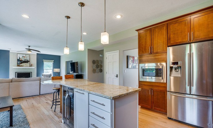 Lewis Center Cabaña | Spacious Lewis Center Home w/ Yard & Gas Grill!