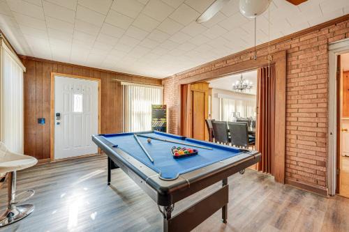 Lexington Casa | Spacious Lexington Abode with Pool Table and Fireplace